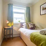 Merriotts Court - Parking - Wifi