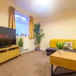 Merriotts Court - Parking - Wifi