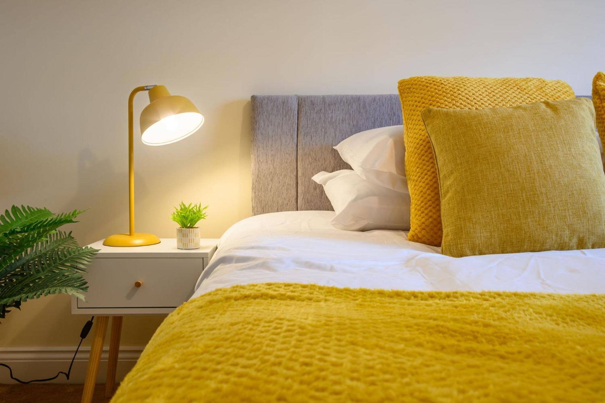 Merriotts Court - Parking - Wifi Apartment *